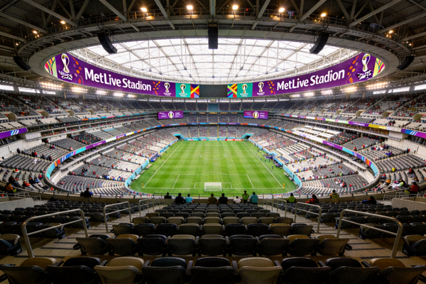 2026年世界杯纽约MetLife体育场内部视角 - 巨大的观众席与草坪